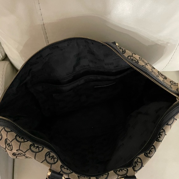 Authentic Michael Kors Bag - Picture 4 of 4